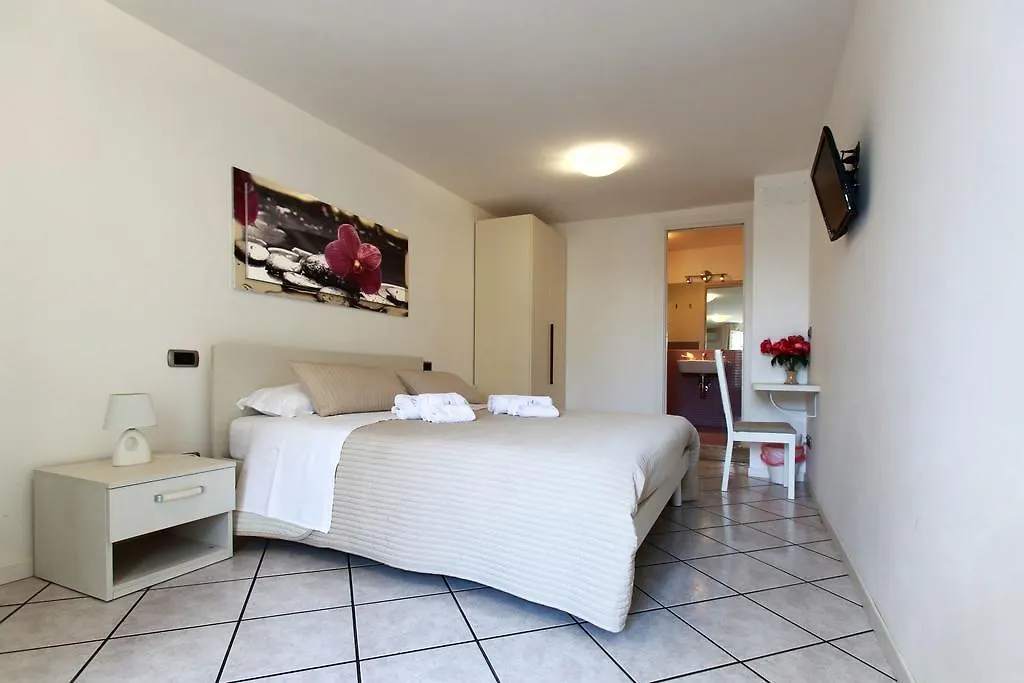 B&B A Casa Di Amici Giardini Naxos 3*,